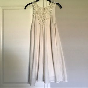White Knee-Length Sleeveless Dress